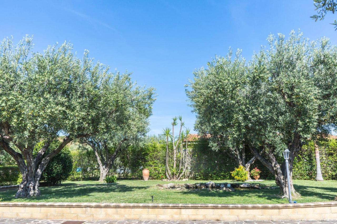 Relais Ruggiero Bed & Breakfast Le Castella  Exterior foto