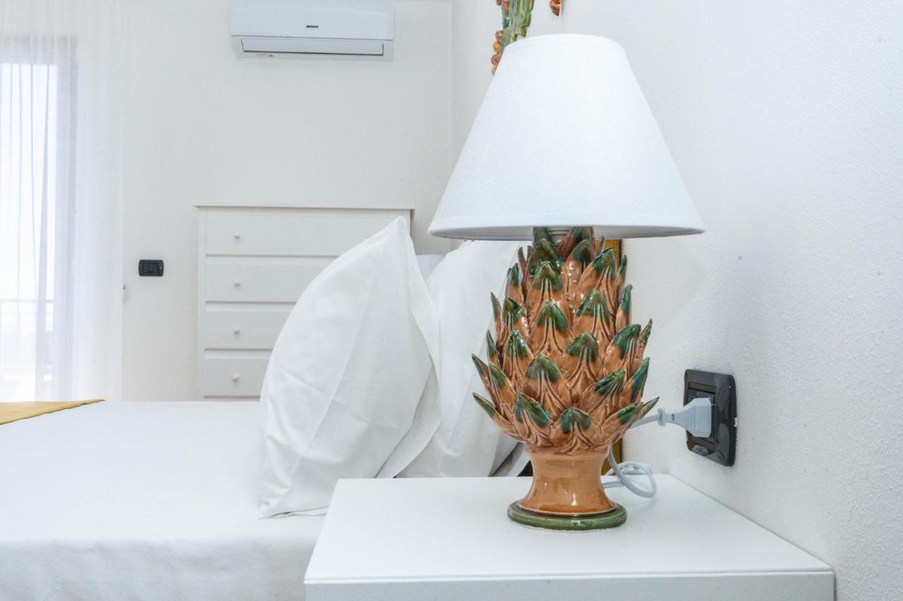 Relais Ruggiero Bed & Breakfast Le Castella  Exterior foto